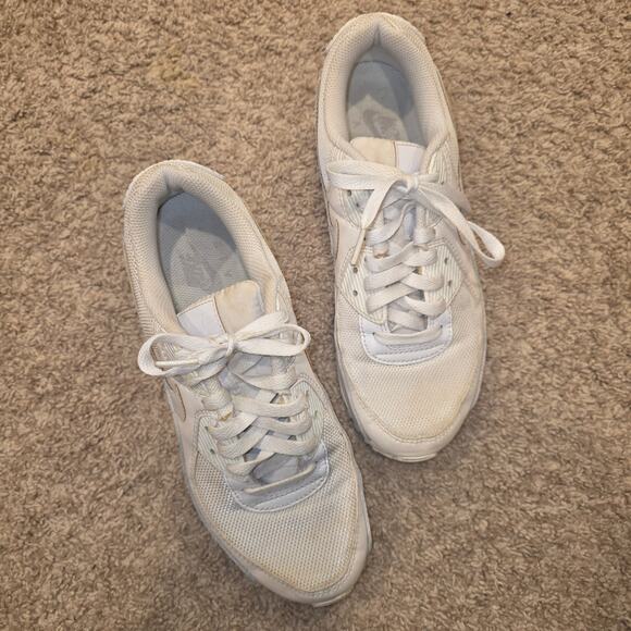 Nike Air Max 90 sneakers in classic white colorway sz 9.5